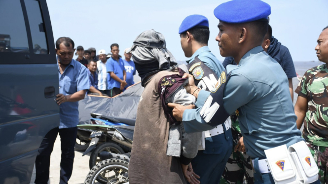 VIVA Militer: Polisi Militer TNI AL tangkap kurir narkoba jenis sabu di TBA