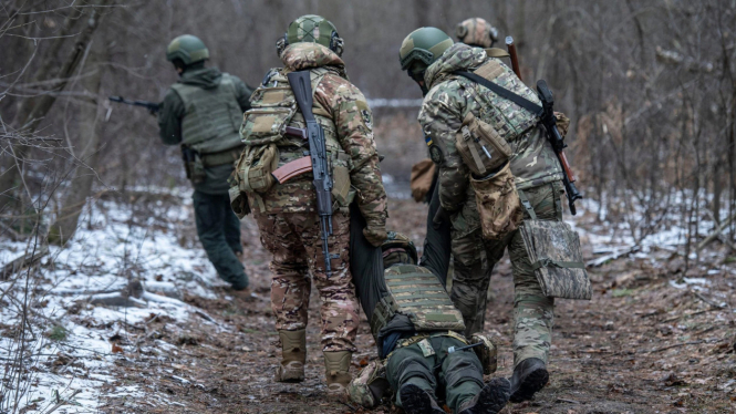VIVA Militer: Proses evakuasi jenazah tentara Ukraina