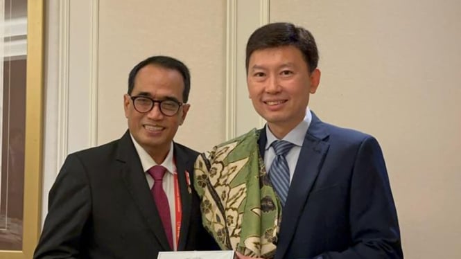 Menhub Budi Karya Sumadi bertemu dengan Menteri Transportasi Singapura, Chee Hong Tat.