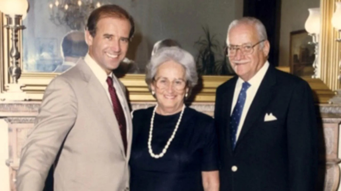 VIVA Militer: Foto Joe Biden bersama kedua orang tuanya