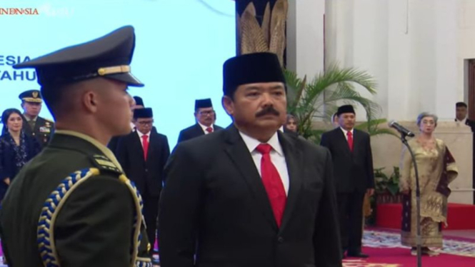 Hadi Tjahjanto dilantik Jokowi jadi Menko Polhukam.