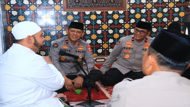 Habib Syech Bin Abdul Qadir Assegaf menerima kunjungan Operasi NCS Polri