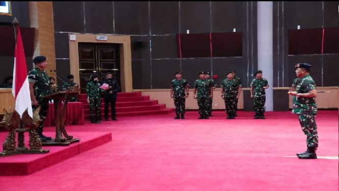 Panglima TNI Jenderal Agus Subiyanto memimpin upacara kenaikan pangkat Pati TNI