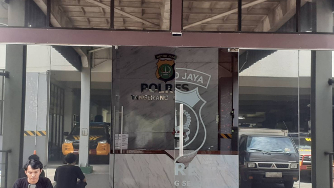 Pintu masuk Polres Kota Tangerang Selatan