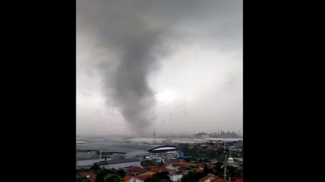 Angin tornado terjadi di Rancaekek, Bandung
