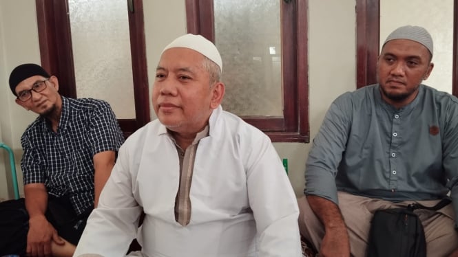 Ketua Dewan Pembina Yayasan Masjid Assalam Purimas Gunung Anyar, Surabaya, Ibnu Arly. (Foto: Mokhamad Dofir/VIVA Jatim)