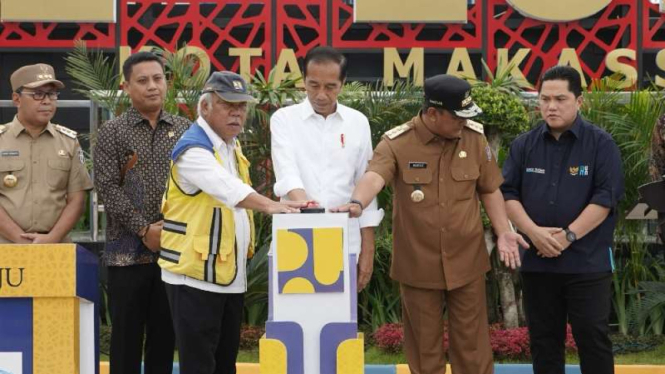 Jokowi resmikan SPALD-T Losari, Makassar.