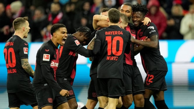 Pemain Bayer Leverkusen rayakan gol