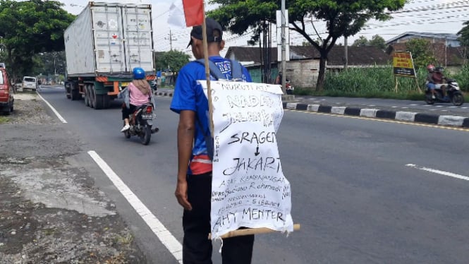 Warga Sragen, Mariyo jalan kaki ke Jakarta ingin bertemu Prabowo-Gibran