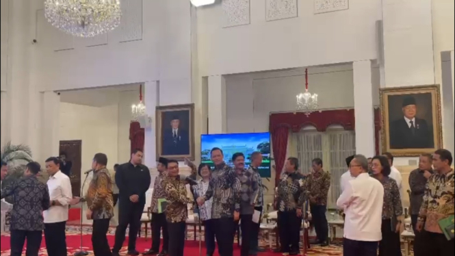 KSP Moeldoko bersalaman dengan Ketum Partai Demokrat Agus Harimurti Yudhoyono