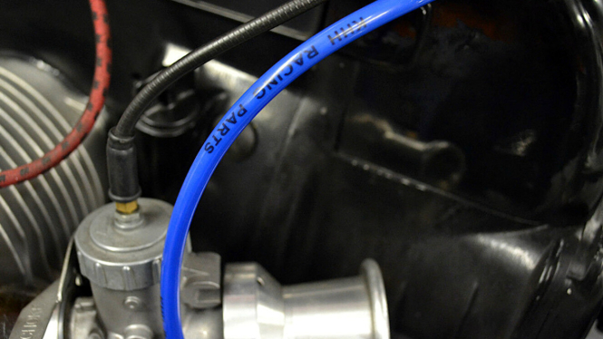 Ilustrasi selang bensin sepeda motor