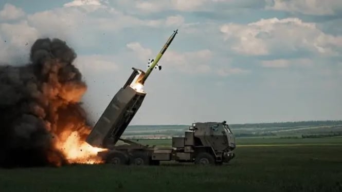 VIVA Militer: M142 HIMARS (Sistem Artileri Roket Mobilitas Tinggi)