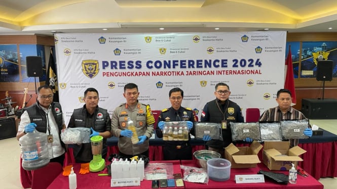 Press conference ungkap kasus penyelundupan kokain melalui alkes asal Kolombia.