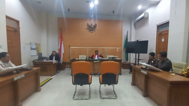 Hakim Tunggal Tumpanuli Marbun saat membacakan putusan praperadilan Helmut Hermawan di Pengadilan Negeri Jakarta Selatan, Selasa, 27 Februari 2024