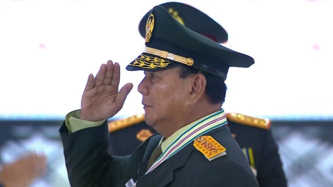 Menhan Prabowo Subianto menerima gelar Jenderal bintang 4 TNI kehormatan 
