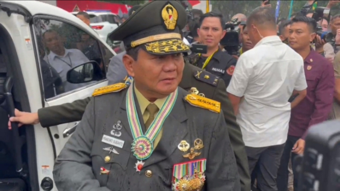 Menteri Pertahanan Prabowo Subianto usai menerima pangkat istimewa Jenderal TNI (HOR) dari Presiden RI Joko Widodo (Jokowi) di Mabes TNI, Cilangkap, Jakarta Timur, Rabu, 28 Februari 2024