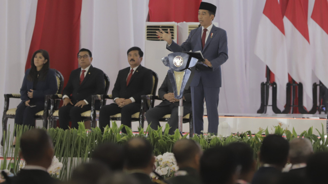 Presiden Jokowi Berikan Pangkat Jenderal TNI Kehormatan ke Menhan Prabowo