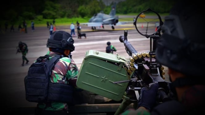 VIVA Militer: Pesawat asing dipaksa turun jet tempur TNI 