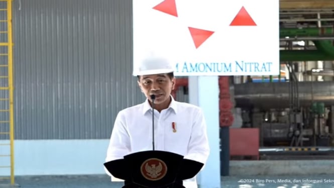 Presiden Jokowi meresmikan pabrik amonium nitrat PT. Kaltim Amonium Nitrat.