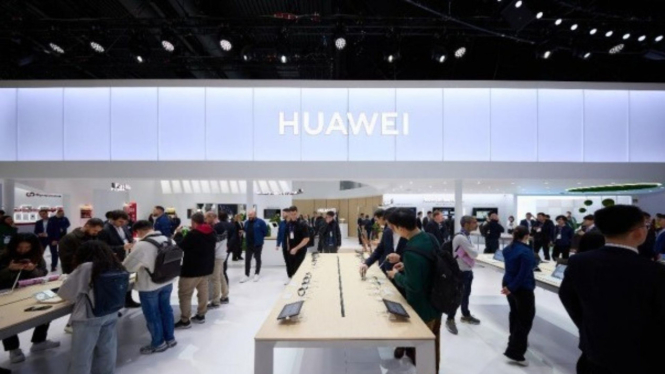 Perusahaan teknologi asal China, Huawei di MWC 2024