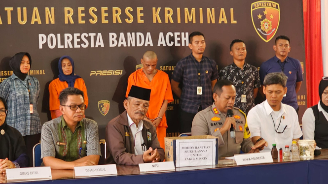 Pasutri di Banda Aceh ditangkap polisi karena pekerjakan anak untuk mengemis. VIVA/Dani Randi