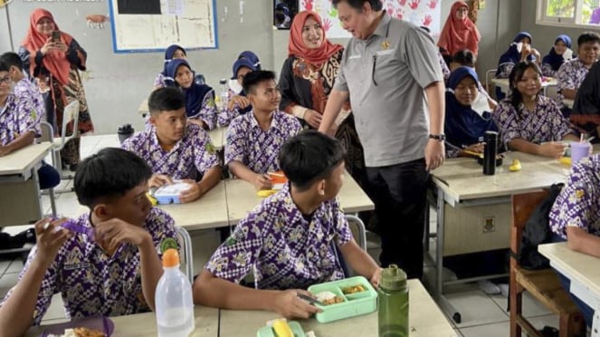 Simulación de almuerzo en Tangerang, Ministro Coordinador Airlanga Hartarto