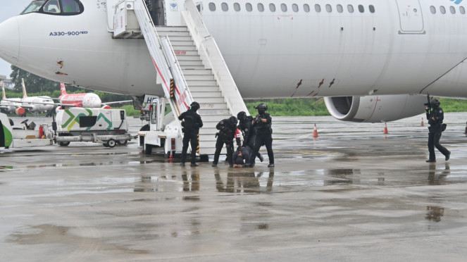 Simulasi ancaman pembajakan di bandara soetta