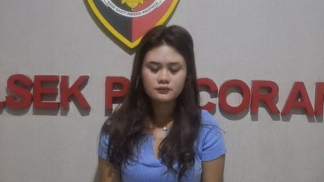 Reskrim Polsek Pancoran Jakarta Selatan menangkap wanita muda yang asisten rumah tangga (ART) bernama Yunita Sari (31) kantaran nekat membobol ATM Majikannya hingga mencuri uang senilai Rp.20 Juta.