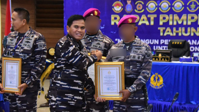 VIVA Militer: Tim Gobang Marinir dapat penghargaan dari KSAL