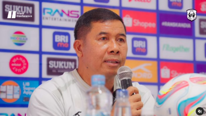 Pelatih RANS Nusantara FC, Francis Wewengkang
