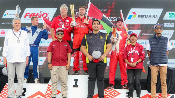 Pembalap Sharjah Team, Rusty Wyatt keluar sebagai juara F1 Powerboat Danau Toba