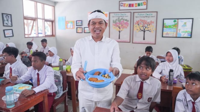 Program Makan Siang Gratis Prabowo - Gibran Simulasi ke Murid SD di Purwakarta