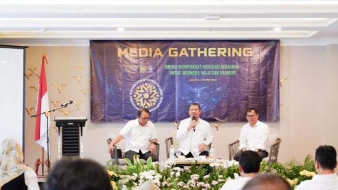 Staf Khusus Menag bidang media dan komunikasi publik saat Media Gathering