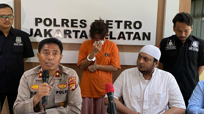 Kapolsek Pancoran Kompol Sujarwo saat konferensi pers di Polres Metro Jakarta Selatan