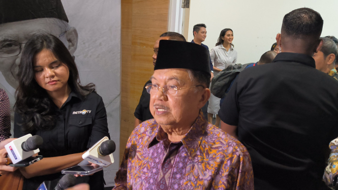 Wapres ke-10 dan 12 sekaligus politikus senior Partai Golkar, Jusuf Kalla di Perpusnas, Jakarta Pusat, Senin, 4 Maret 2024