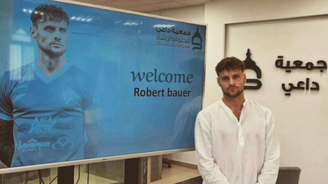 Kisah transformasi pesepakbola Robert Bauer, menemukan kedamaian dalam Islam
