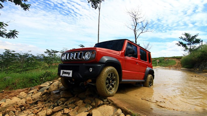 Test drive Suzuki Jimny 5 pintu