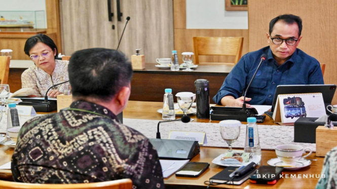 Pj Gubernur Sumsel, Agus Fatoni beraudiensi dengan Menhub Budi Karya Sumadi