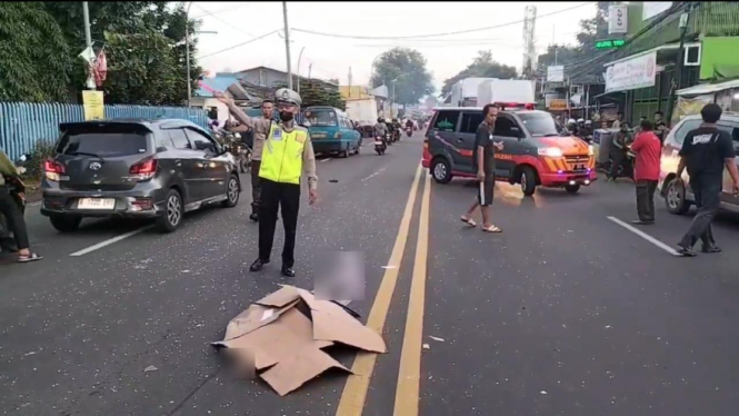 Pesepeda tewas tertabrak truk di Jalan Raya Bogor.