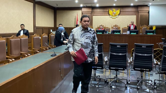 Achsanul Qosasi di Pengadilan Tipikor pada PN Jakarta Pusat saat jalani sidang dakwaan, Kamis 7 Maret 2024