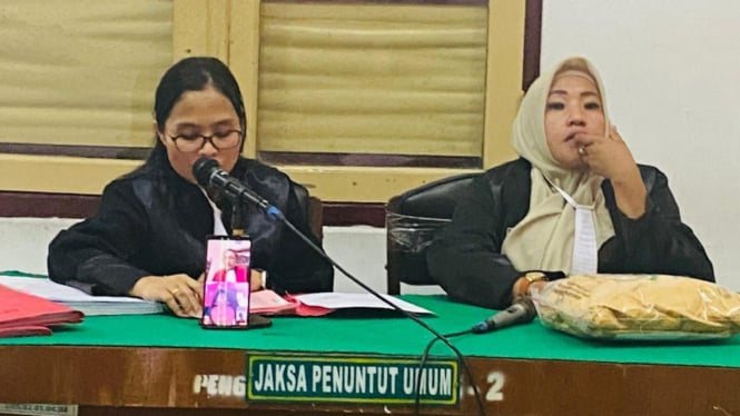 JPU membacakan tuntutan terhadap terdakwa kasus ganja secara virtual di PN Medan.(istimewa/VIVA)