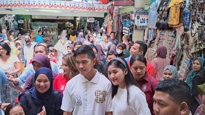 Kaesang Pangarep dan Erina Gudono di Pasar Beringharjo Yogyakarta