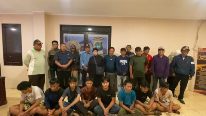 Belasan remaja yang terlibat perang sarung di Polsek Pondok Aren