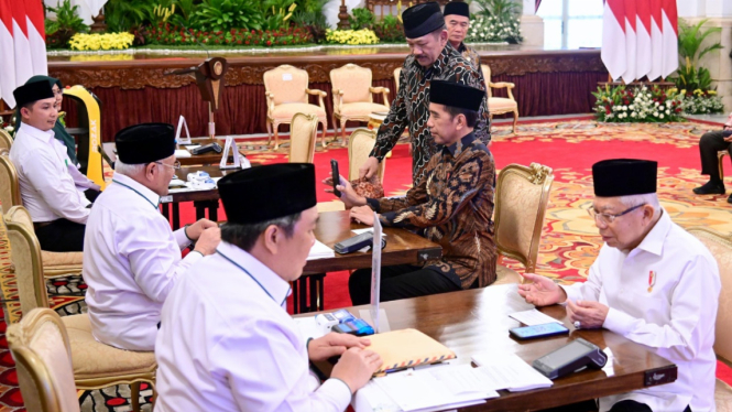 Presiden Jokowi dan Wapres KH. Ma'ruf Amin Serahkan Zakat