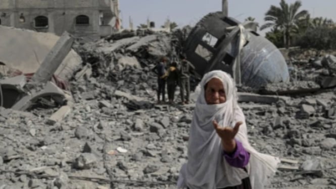 Pengungsi warga Gaza akibat serangan Israel (aljazeera.com)