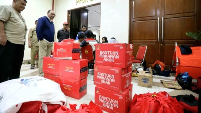 Social Affairs Ministry distribute aid for ready-to-eat food for floods victims