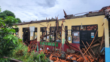 Atap SDN Kedaung, Sawangan, Depok ambruk
