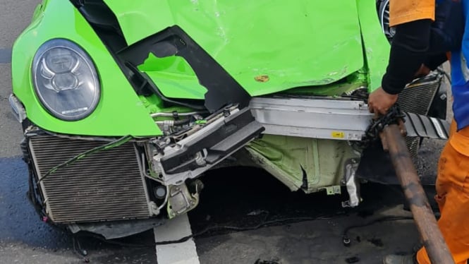 Porsche yang alami kecelakaan di Tol Kejapanan-Sidoarjo.