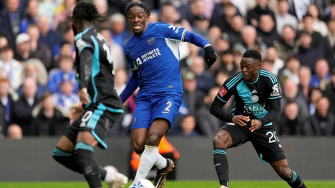 Axel Disasi saat Chelsea melawan Leicester City di Piala FA