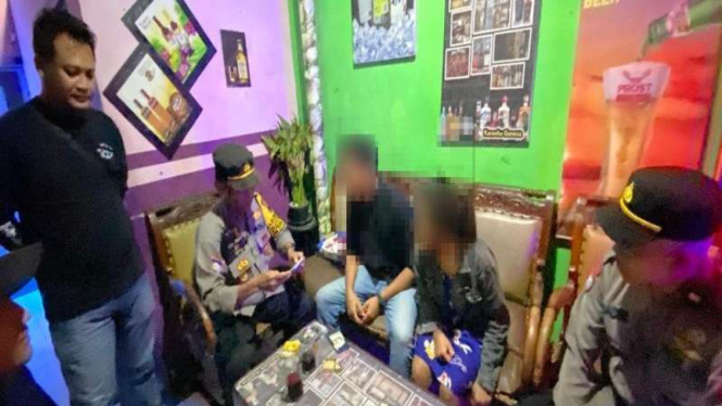 Polres Kendal razia Ramadhan temukan 4 pasangan bukan suami istri di penginapan.